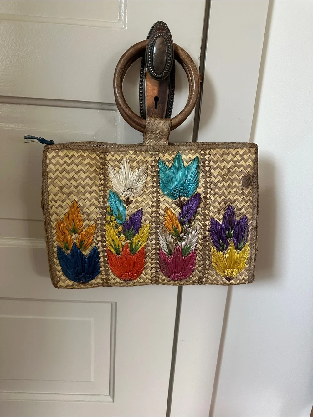Vintage 60s/70s Handwoven Straw Clutch with Colorful Embroidery - Multicolor - Picture 3 of 7